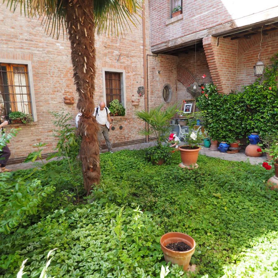 Il Giardino Segreto Apartment แฟร์รารา ภายนอก รูปภาพ